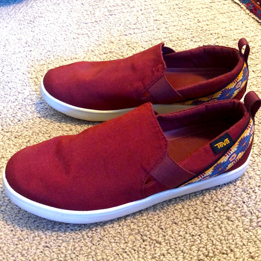 Tevas slip-ons UNIQUE!